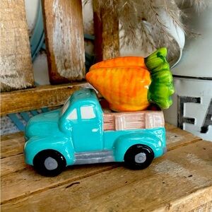 EASTER Salt & Pepper Shakers Ceramic FarmhouseTruck Delivering Bunny Carrots New